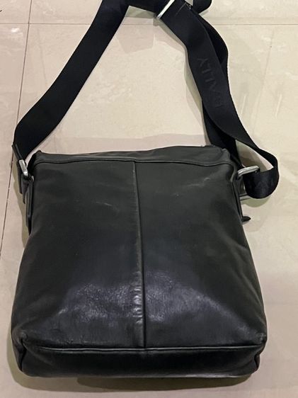 กระเป๋าสะพายหนังแท้งานแบรนด์สภาพใหม่ รูปที่ 4