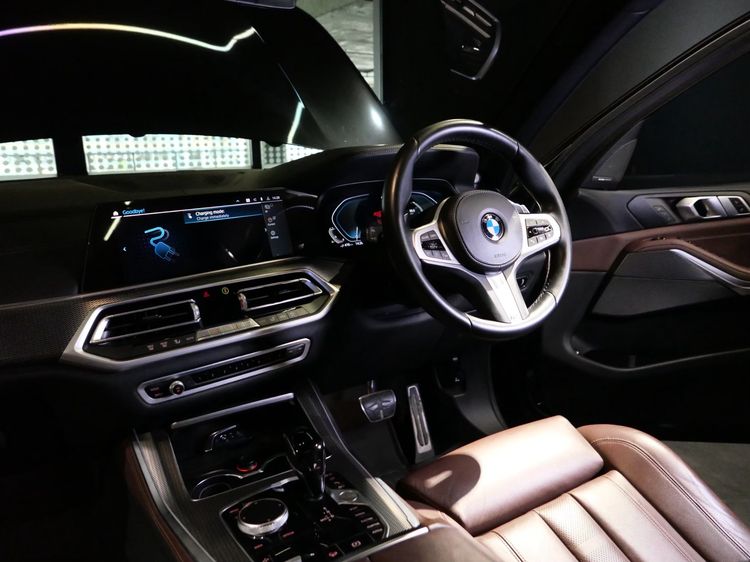 BMW X5 2022 3.0 xDrive45e M Sport 4WD Sedan ปลั๊กอินไฮบริด (PHEV) ดำ รูปที่ 2