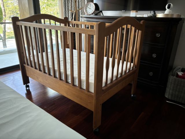 เตียงเด็กไม้แท้