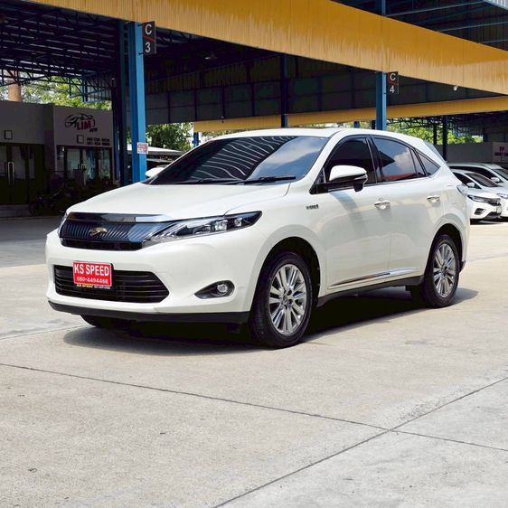 รถ Toyota Harrier 2.5 Hybrid E-Four 4WD สี ขาว