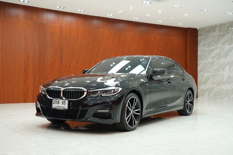 BMW Series 3 2020 330e Sedan เบนซิน เกียร์อัตโนมัติ ดำ รูปที่ 3