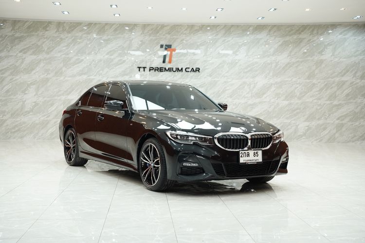 รถ BMW Series 3 330e สี ดำ