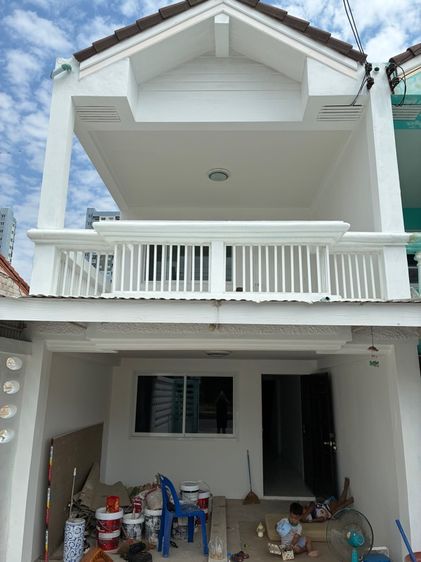 ทาวเฮ้าส์รีโนเวทใหม่ใกล้ทะเล300เมตร