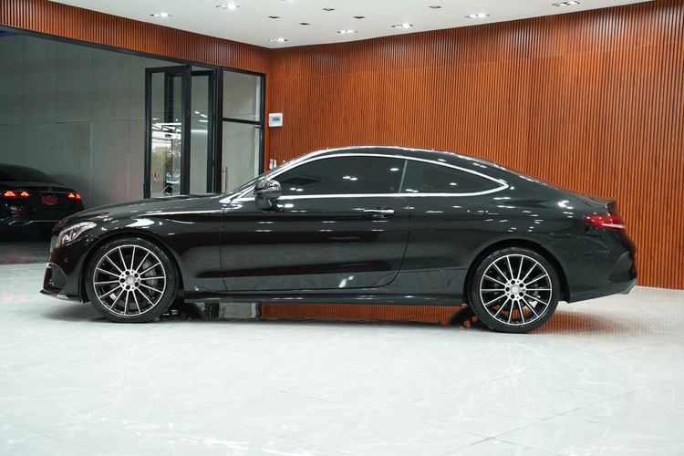 Mercedes-Benz C-Class 2017 C250 Sedan เบนซิน เกียร์อัตโนมัติ ดำ รูปที่ 4