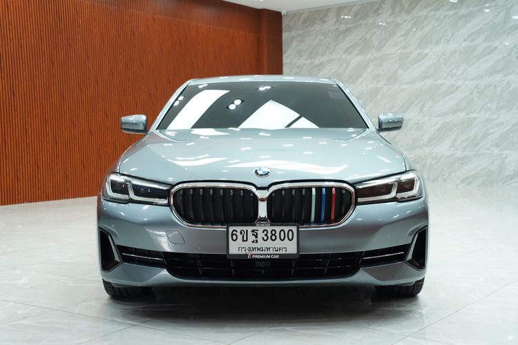 BMW Series 5 2021 530e Sedan ปลั๊กอินไฮบริด (PHEV) เกียร์อัตโนมัติ บรอนซ์เงิน รูปที่ 2