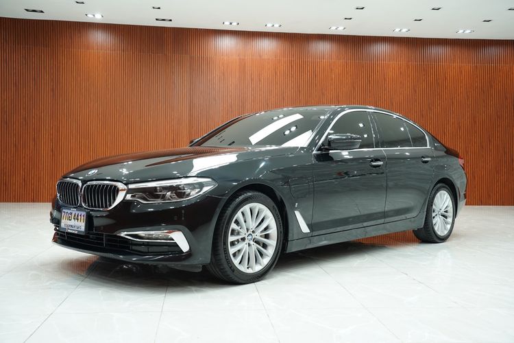 BMW Series 5 2018 530e Sedan เบนซิน เกียร์อัตโนมัติ ดำ รูปที่ 3