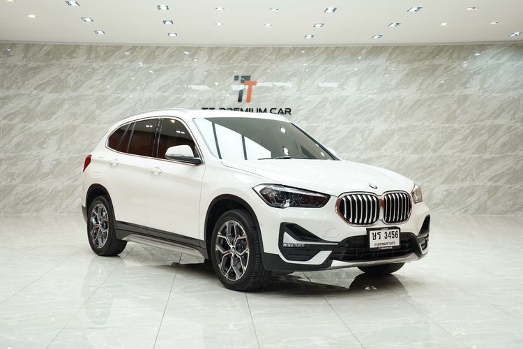 รถ BMW X1 2.0 sDrive20d xLine สี ขาว