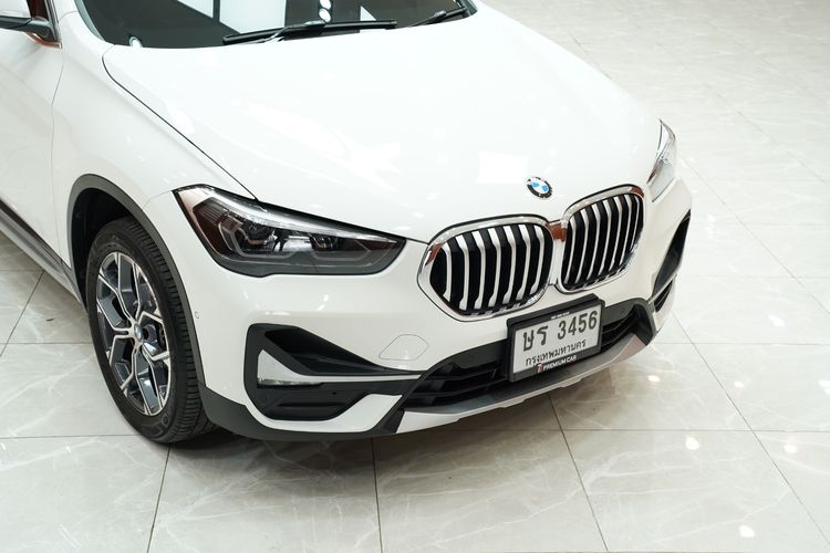 BMW X1 2021 2.0 sDrive20d xLine Utility-car ดีเซล เกียร์อัตโนมัติ ขาว รูปที่ 2