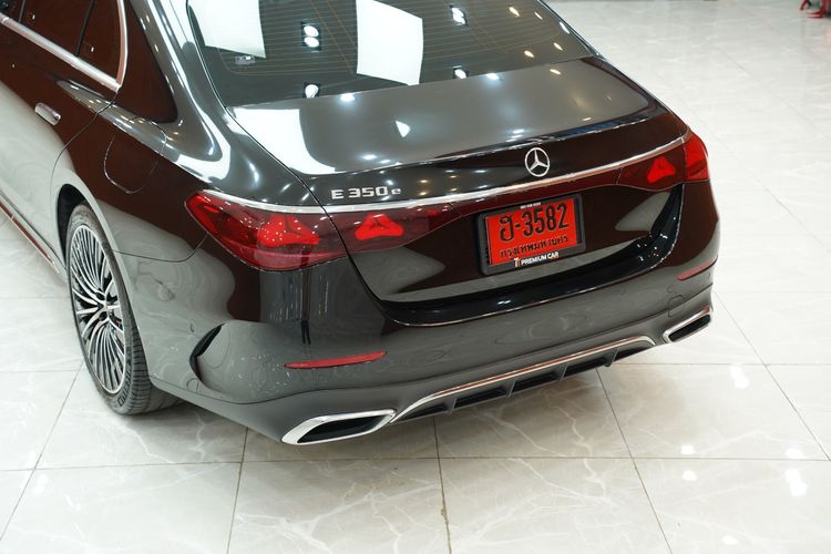 Mercedes-Benz E-Class 2025 E350 AMG Sedan ปลั๊กอินไฮบริด (PHEV) เกียร์อัตโนมัติ ดำ รูปที่ 4