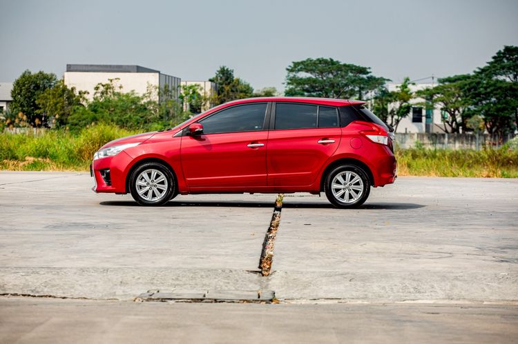 Toyota Yaris 2015 1.2 G Sedan เบนซิน เกียร์อัตโนมัติ แดง รูปที่ 3