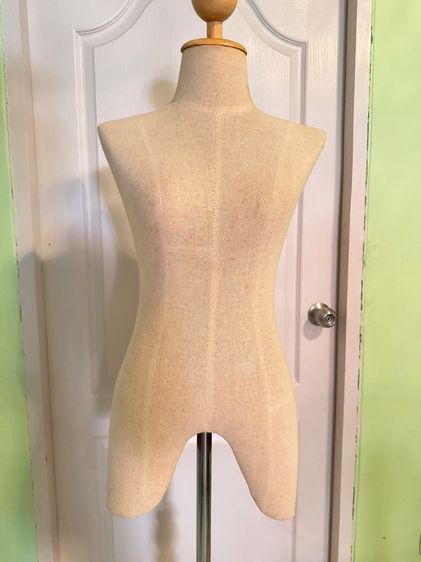 หุ่นโชว์เสื้อผ้ามือสอง