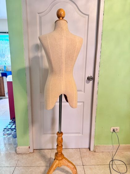 หุ่นโชว์เสื้อผ้ามือสอง รูปที่ 4