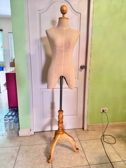 หุ่นโชว์เสื้อผ้ามือสอง รูปที่ 2