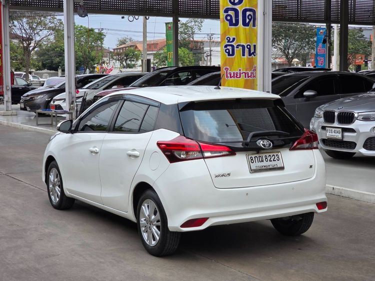 Toyota Yaris 2018 1.2 E Sedan เบนซิน ไม่ติดแก๊ส เกียร์อัตโนมัติ ขาว รูปที่ 4