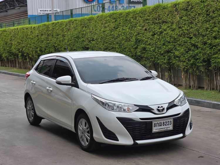 Toyota Yaris 2018 1.2 E Sedan เบนซิน ไม่ติดแก๊ส เกียร์อัตโนมัติ ขาว รูปที่ 3
