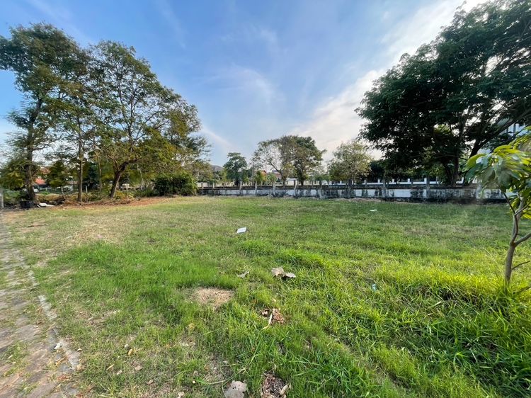 ขายที่ดินในหมู่บ้านกฤษดานคร 21 ติดถนนบางนา-ตราด กม.6 ขนาด 120 ตารางวา