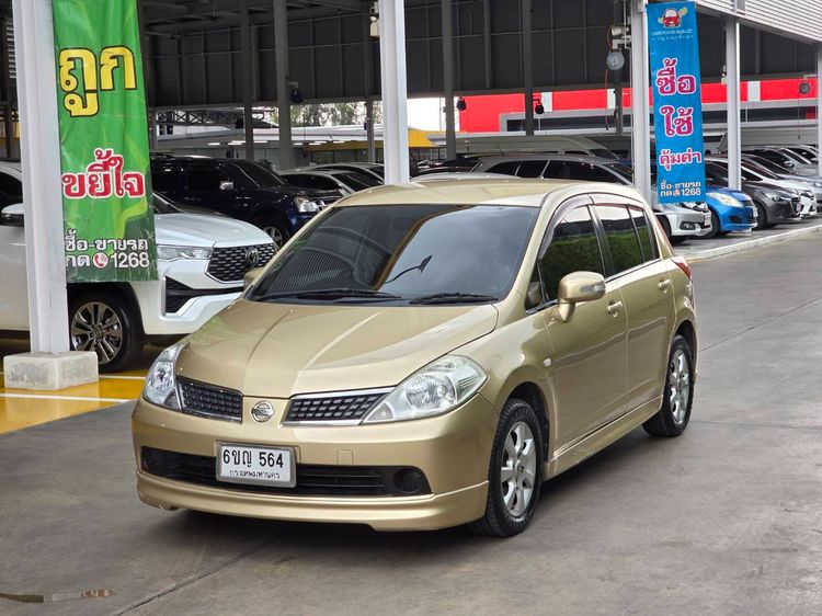 รถ Nissan Tiida 1.6 G สี บรอนซ์ทอง