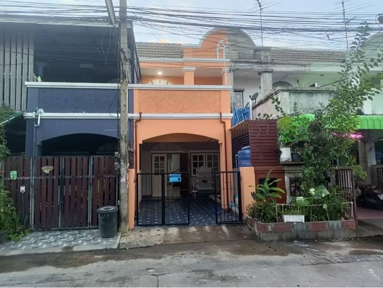 ทาวน์เฮาส์ อยู่คลองสอง ปทุมธานี 18 ตารางวา