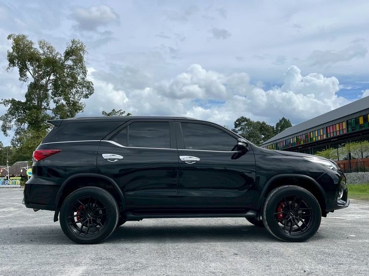 Toyota Fortuner 2016 2.8 V TRD Sportivo 4WD Utility-car ดีเซล ไม่ติดแก๊ส เกียร์อัตโนมัติ ดำ รูปที่ 4