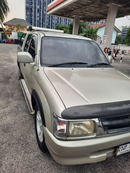 รถ Toyota Hilux Tiger 2.5 E สี บรอนซ์ทอง