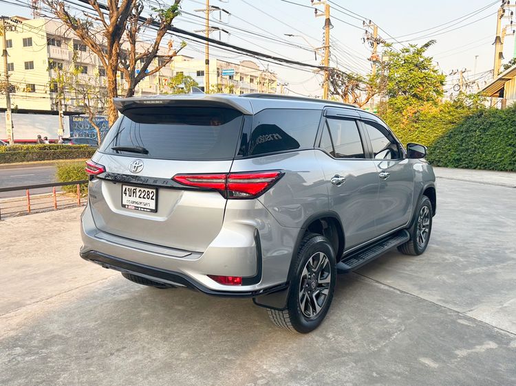 Toyota Fortuner 2023 2.4 Leader G Utility-car ดีเซล ไม่ติดแก๊ส เกียร์อัตโนมัติ บรอนซ์เงิน รูปที่ 4