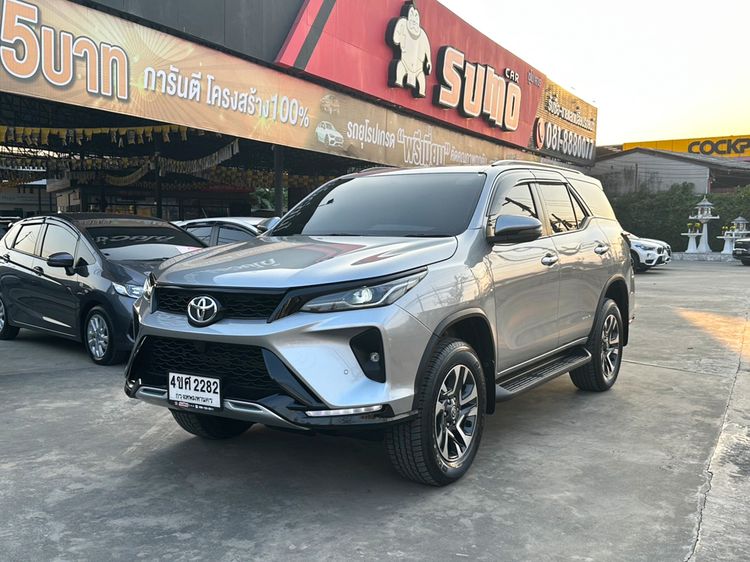 รถ Toyota Fortuner 2.4 Leader G สี บรอนซ์เงิน