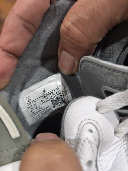 Nike Air Jordan 6 retro size EUR 36 ใช้มือเดียว ของลูกชาย ใส่ไม่กี่ครั้ง สภาพสวยมากๆค่ะ รูปที่ 7
