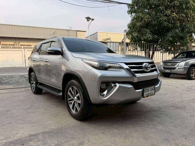 Toyota Fortuner 2017 2.8 V Utility-car ดีเซล ไม่ติดแก๊ส เกียร์อัตโนมัติ เทา รูปที่ 3