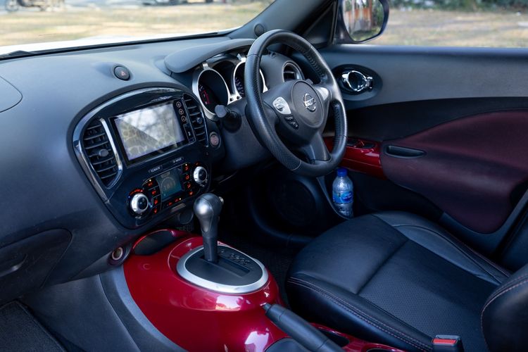 Nissan Juke 2014 1.6 Color Studio Utility-car เบนซิน ขาว รูปที่ 2