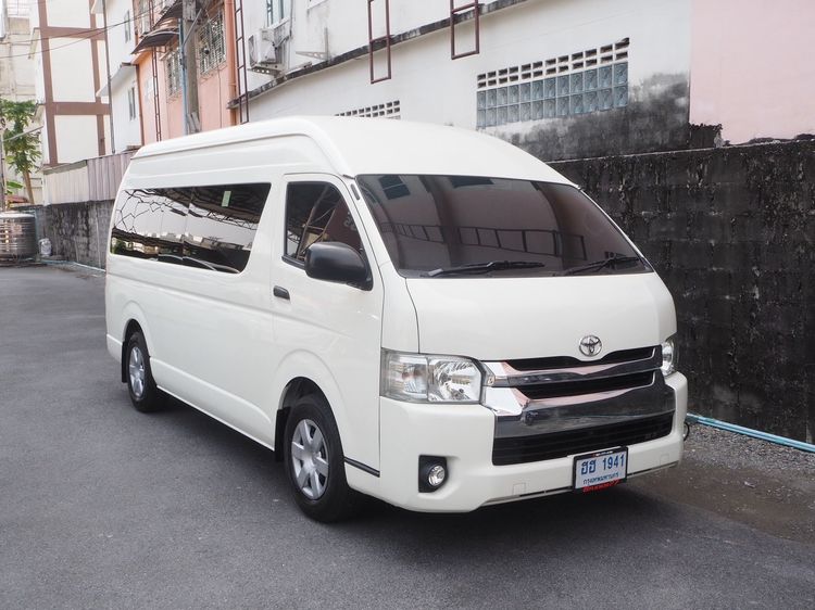 รถ Toyota Commuter 3.0 สี ขาว