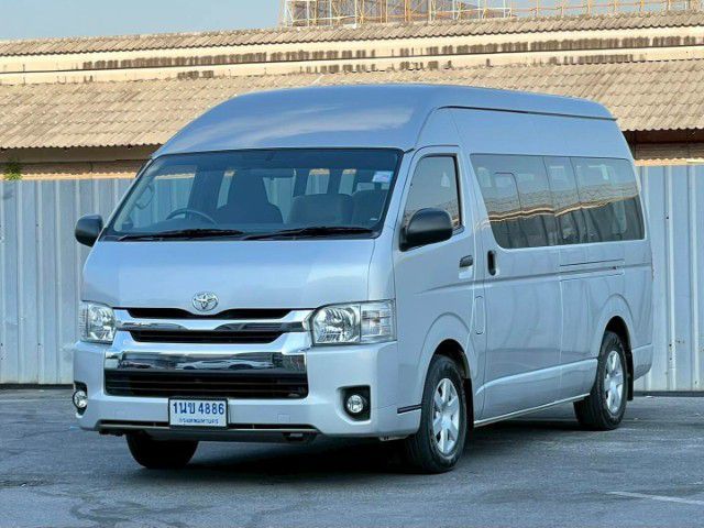 รถ Toyota Commuter 3.0 สี เทา