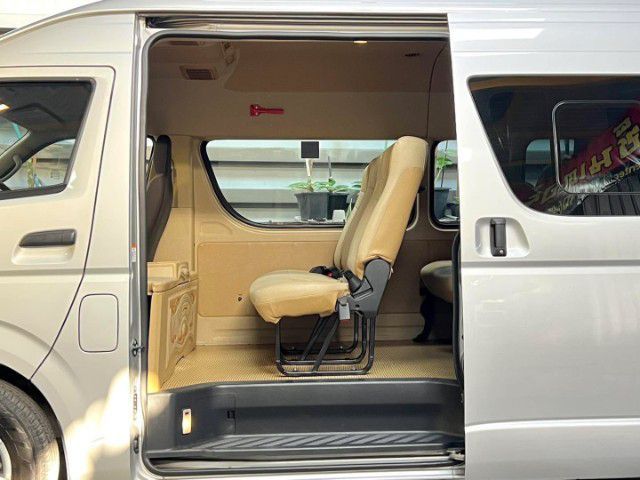 Toyota Commuter 2018 3.0 Van ดีเซล ไม่ติดแก๊ส เกียร์ธรรมดา เทา รูปที่ 4