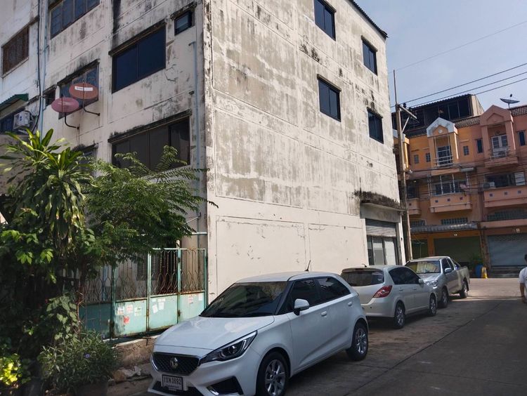 ให้เช่า  อาคารพาณิชย์ 3.5 ชั้นห้องหัวมุม  รูปที่ 3