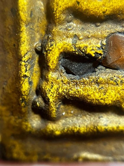 พิมพ์ขาสิงค์พุทซ้อนหลังเทพกวนอูโรยเม็ดพระธาตุ รูปที่ 5