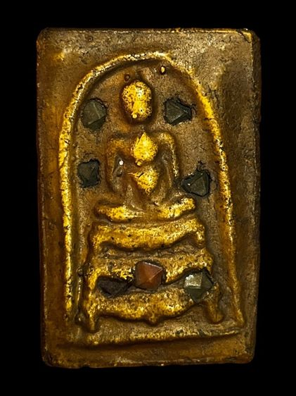 พิมพ์ขาสิงค์พุทซ้อนหลังเทพกวนอูโรยเม็ดพระธาตุ