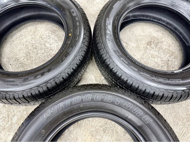 ยางถอดป้ายแดงขอบ 18” ยี่ห้อ BRIDGESTONE รุ่น DUELER HT 684ll ขนาด 265-60R18 ปลายปี 25 สีเส้นตุ่มหน้ายางยังอยู่ครบ