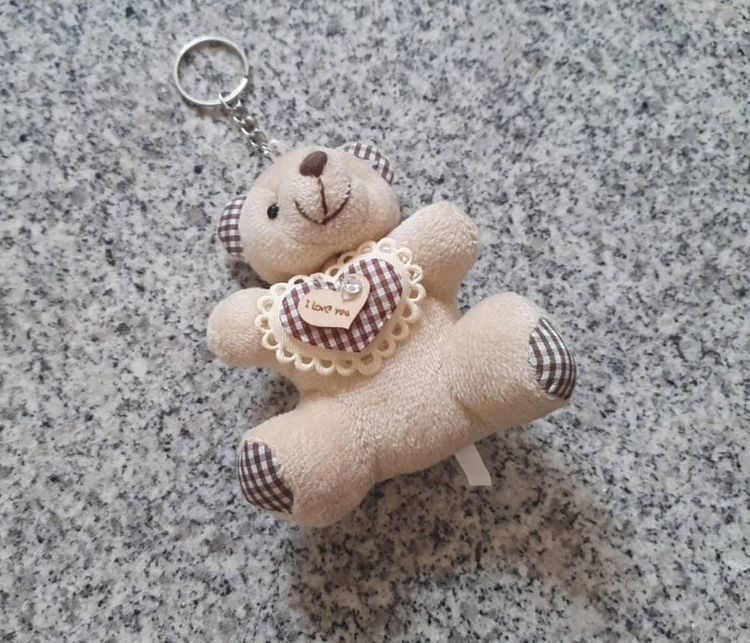 อื่นๆ พวงกุญแจ หมีหัวใจ สีครีม