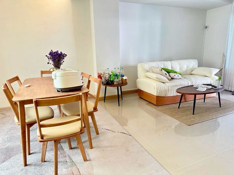 ตกแต่งครบ บ้านทาวโฮมโครงการไลฟ์ อิน เดอะ การ์เด้น สุขุมวิท-บางแสน ไม่ไกลจากแลนด์มาร์กชลบุรี เพื่อนบ้านน่ารัก จะเช่าอยู่อาศัยหรือเป็นออฟฟิศ รูปที่ 2