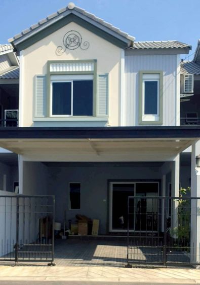 ตกแต่งครบ บ้านทาวโฮมโครงการไลฟ์ อิน เดอะ การ์เด้น สุขุมวิท-บางแสน ไม่ไกลจากแลนด์มาร์กชลบุรี เพื่อนบ้านน่ารัก จะเช่าอยู่อาศัยหรือเป็นออฟฟิศ