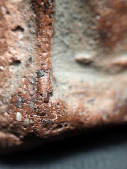 พระนางพญาเนื้อดินพิษณุโลกครับ รูปที่ 6