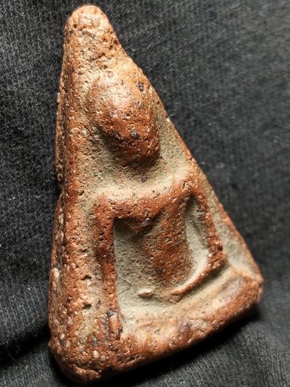 พระนางพญาเนื้อดินพิษณุโลกครับ รูปที่ 13