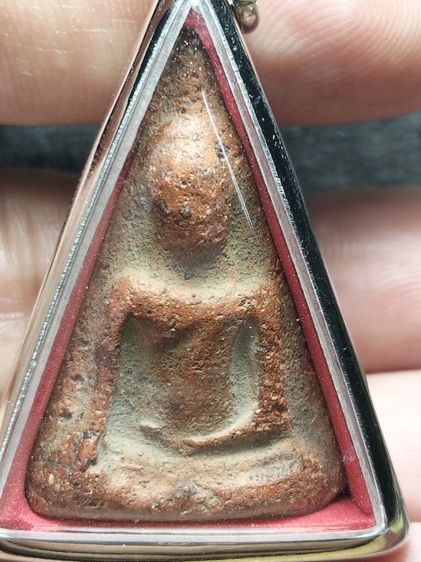 พระนางพญาเนื้อดินพิษณุโลกครับ รูปที่ 2