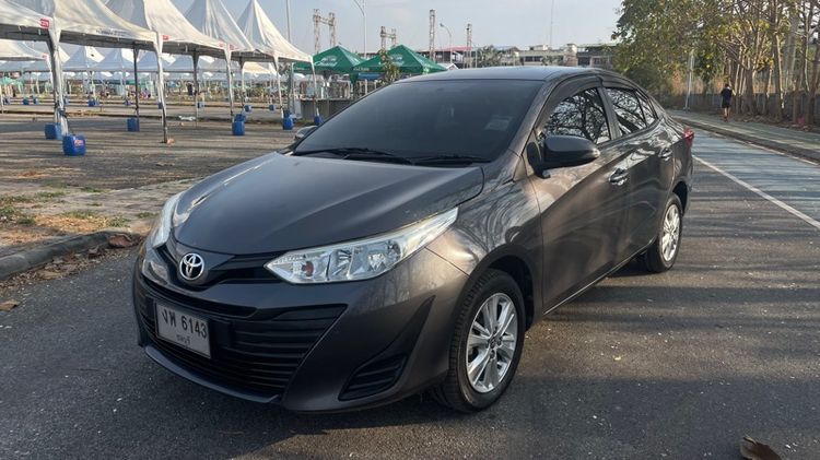 Toyota Yaris ATIV 2019 1.2 E Sedan เบนซิน ไม่ติดแก๊ส เกียร์อัตโนมัติ เทา รูปที่ 3