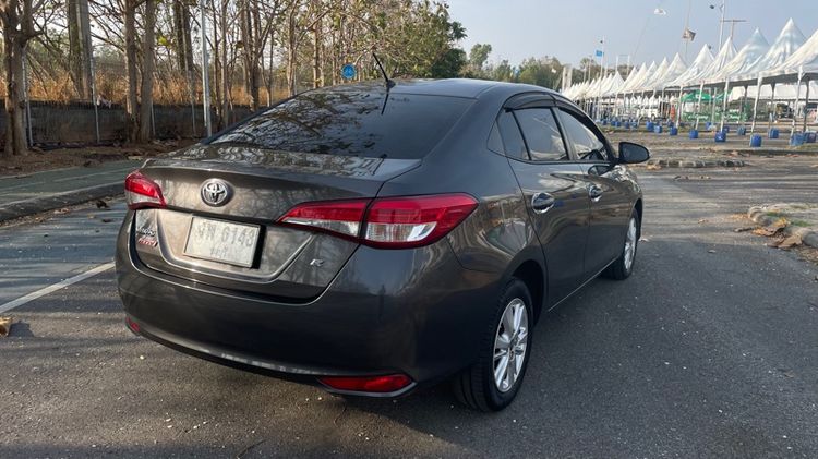 Toyota Yaris ATIV 2019 1.2 E Sedan เบนซิน ไม่ติดแก๊ส เกียร์อัตโนมัติ เทา รูปที่ 4