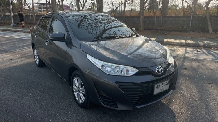 รถ Toyota Yaris ATIV 1.2 E สี เทา