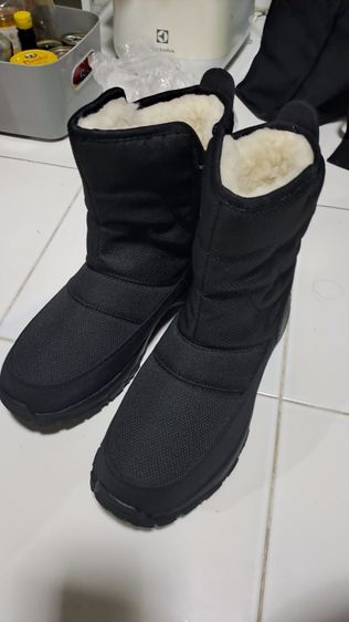 รองเท้าบูทลุยหิมะ บุขน กันลื่น เบอร์ 43 ขนาด 26.5 ยังไม่เคยใส่นะคะ ลองสวมอย่างเดียว (ต้องเผื่อใส่ถุงเท้าด้วยนะคะ)