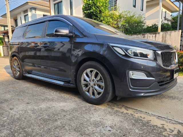 รถ Kia Grand Carnival 2.2 LX สี เทา