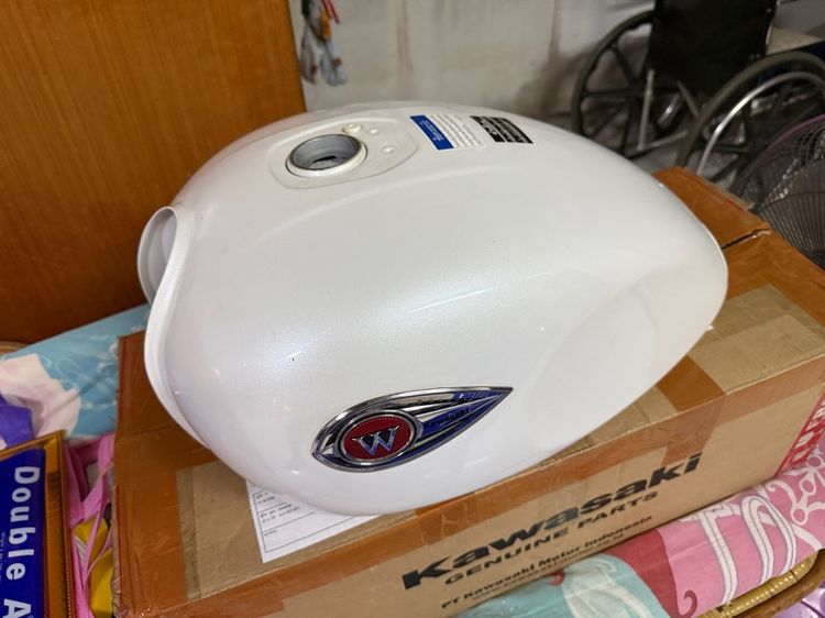 อื่นๆ ถังน้ำมัน kawasaki W175 สีขาว