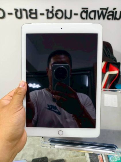 iPad air 2 128gb สวย OS ล่าสุดแล้ว ใส่ซิมได้  เครื่องบายพาส login เข้า  apple store