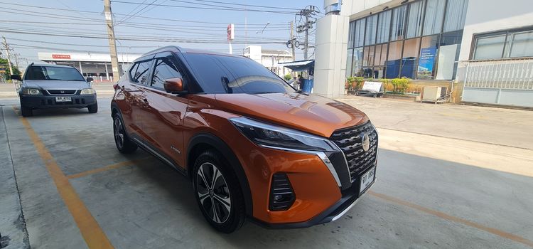 รถ Nissan Kicks 1.2 V สี ส้ม